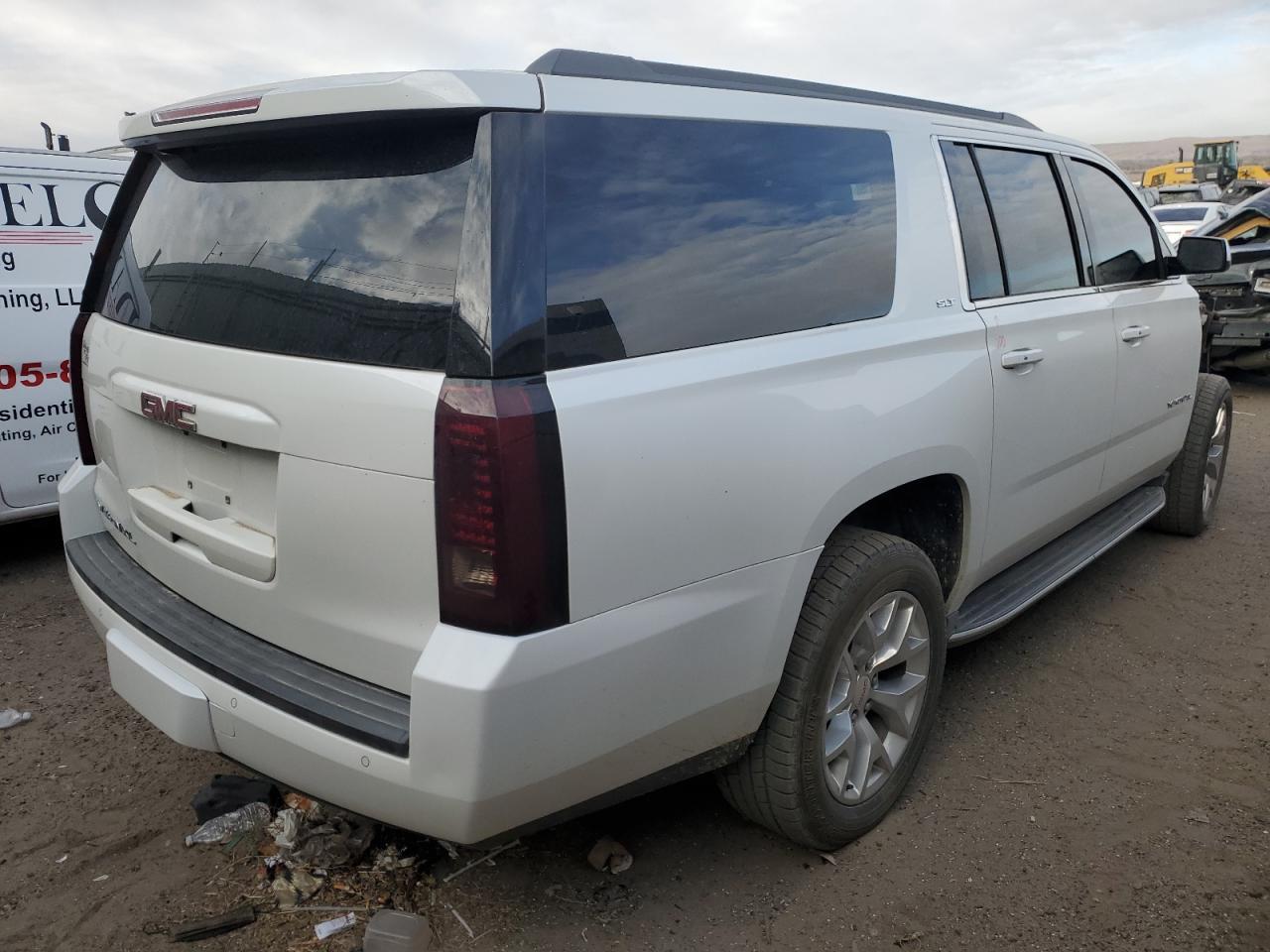 2016 GMC YUKON XL K - Image 3