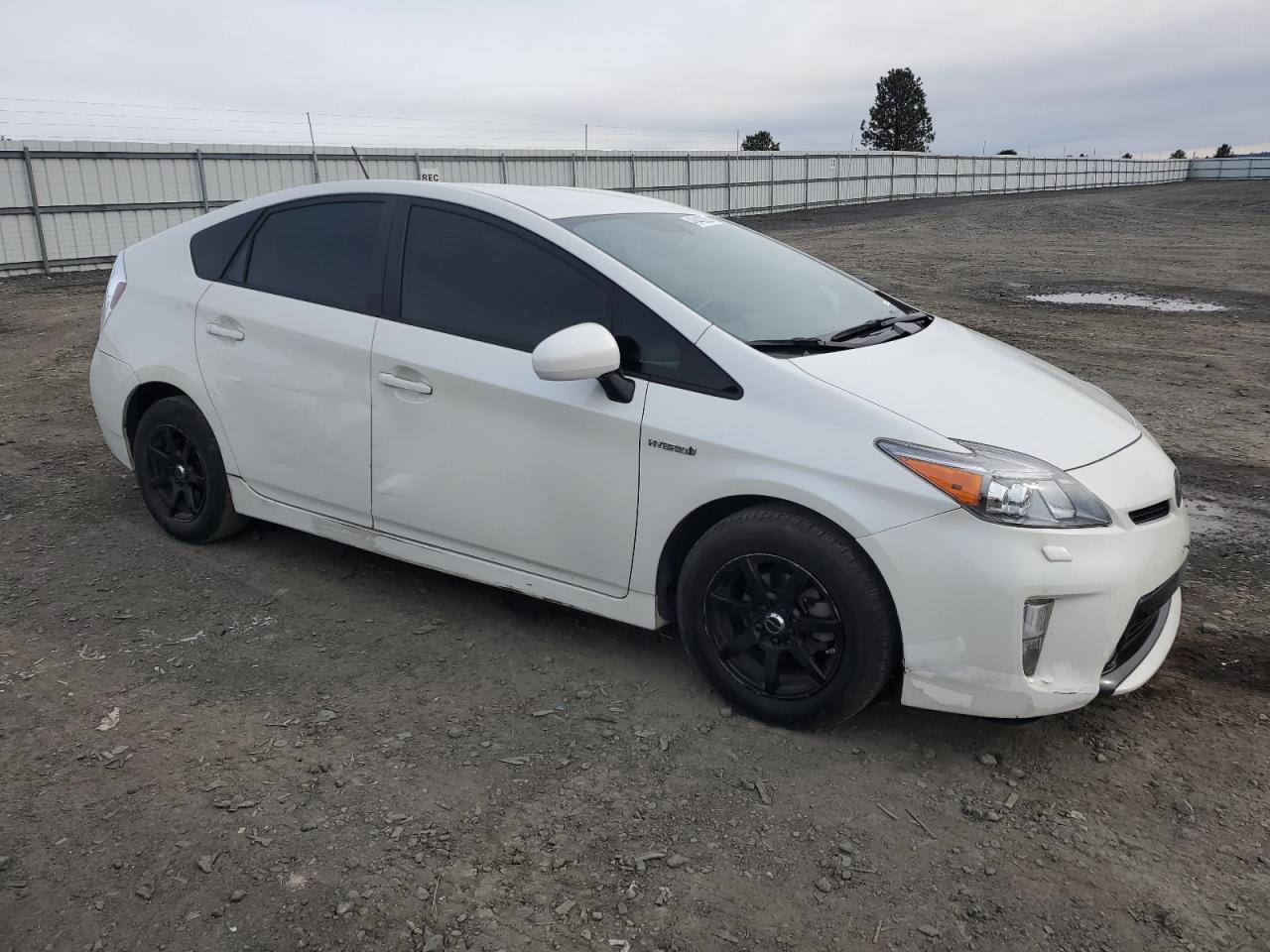 2015 TOYOTA PRIUS - Image 4