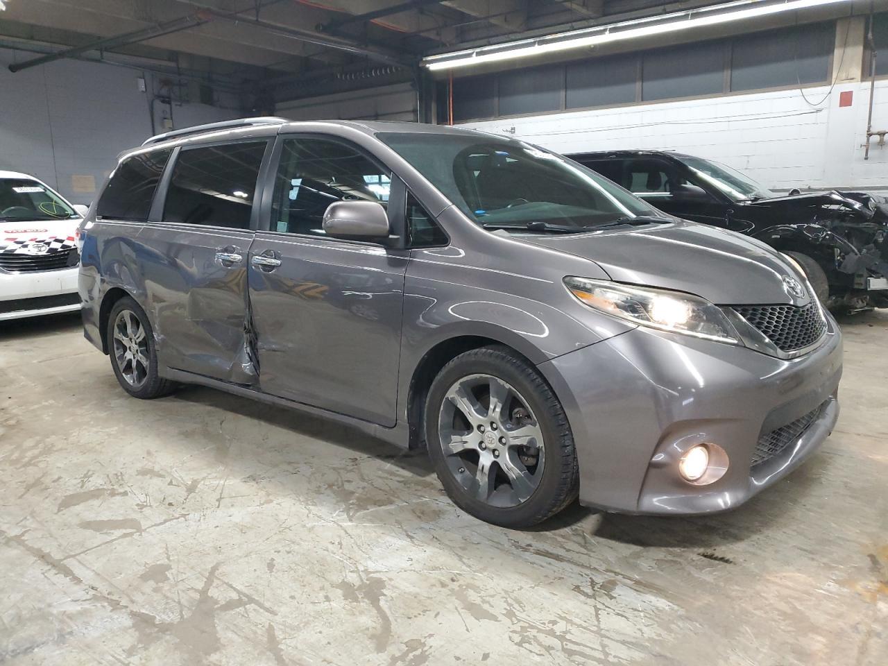 2015 TOYOTA SIENNA SPO - Image 4