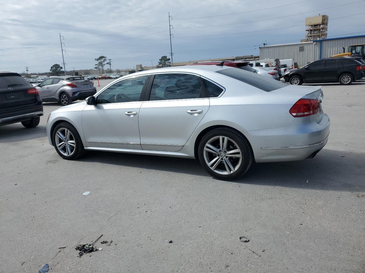 2014 VOLKSWAGEN PASSAT SEL - Фото 2