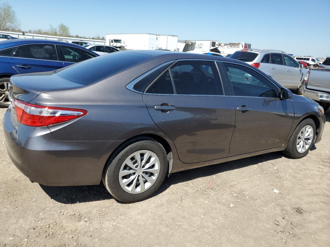 2015 TOYOTA CAMRY LE - Фото 3