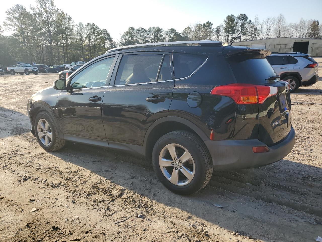 2015 TOYOTA RAV4 XLE - Image 2