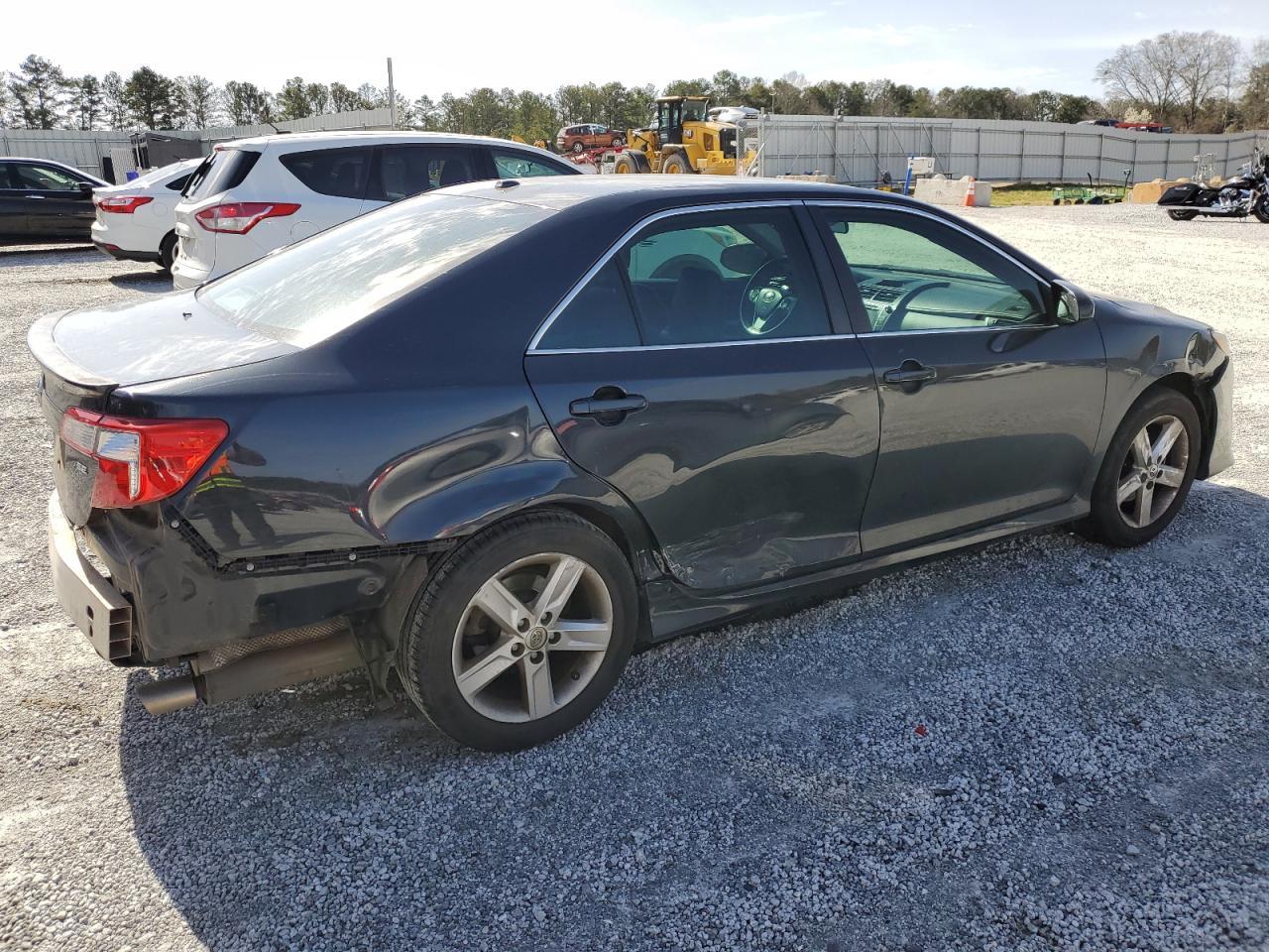 2013 TOYOTA CAMRY L - Фото 3