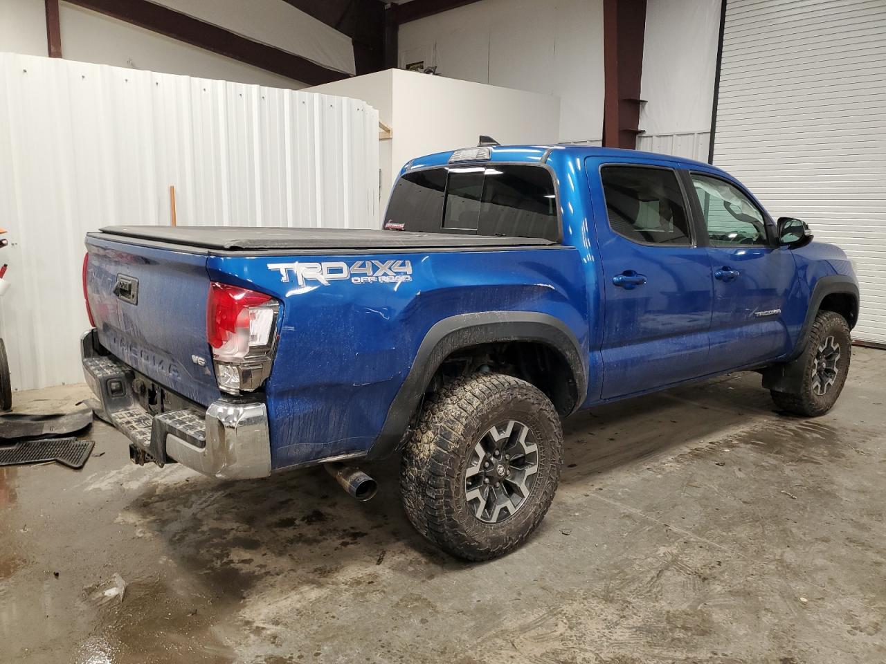 2017 TOYOTA TACOMA DOU - Фото 3
