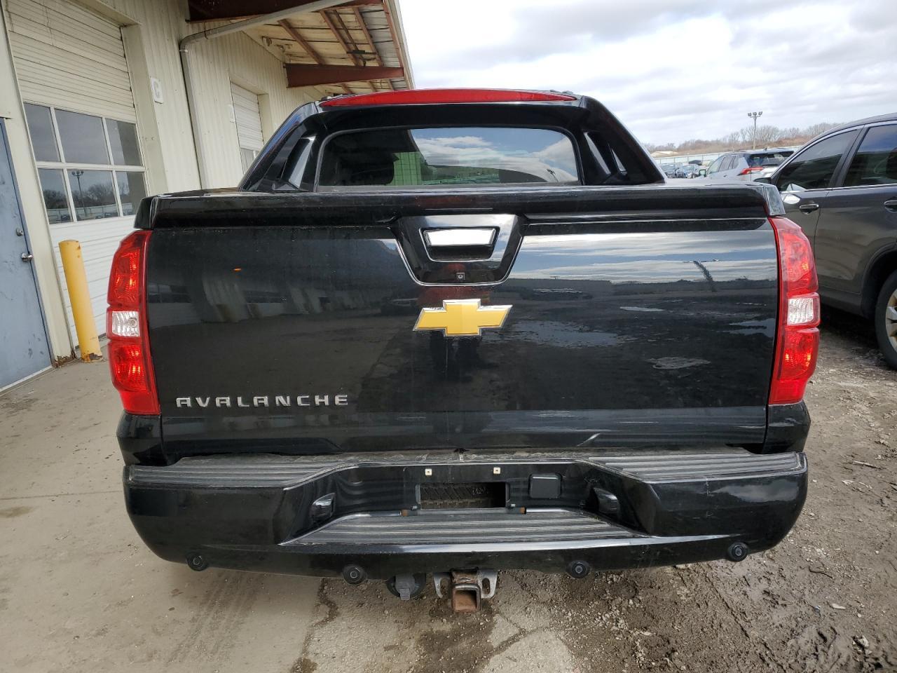 2012 CHEVROLET AVALANCHE - Image 6