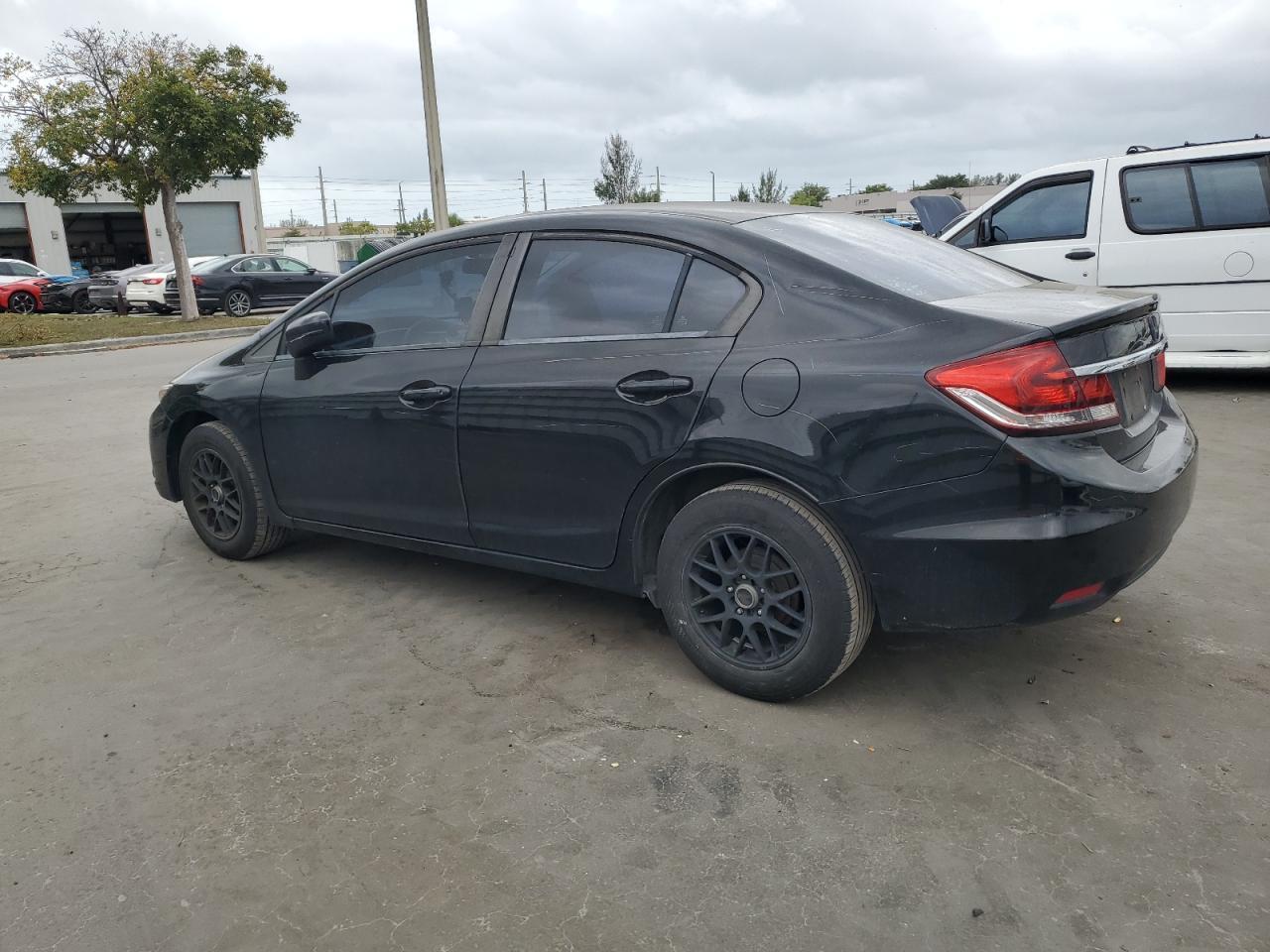 2015 HONDA CIVIC LX - Фото 2