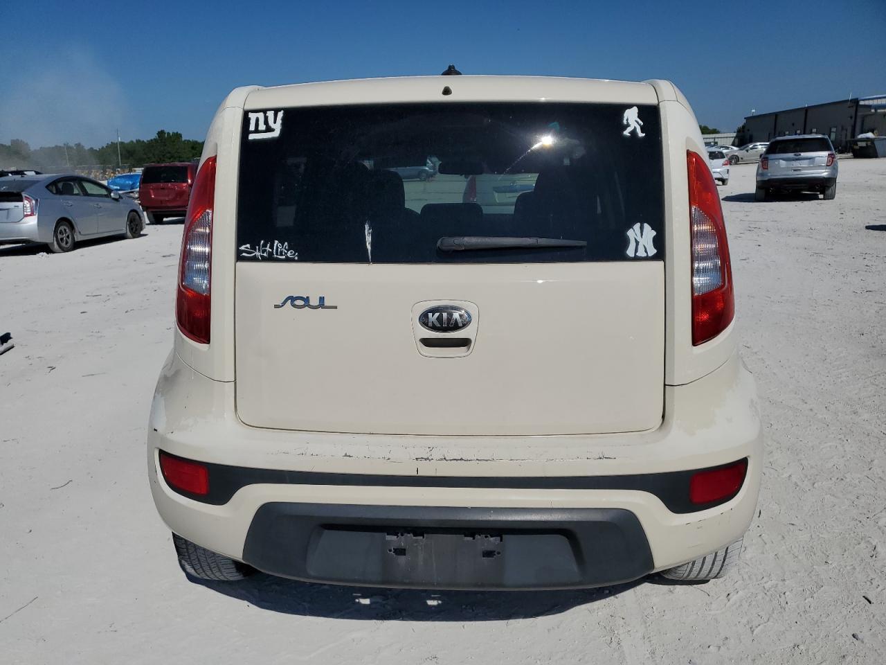 2013 KIA SOUL + - Image 6