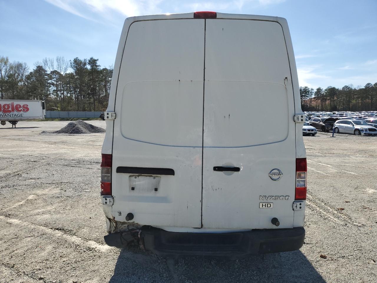 2015 NISSAN NV 2500 - Фото 6