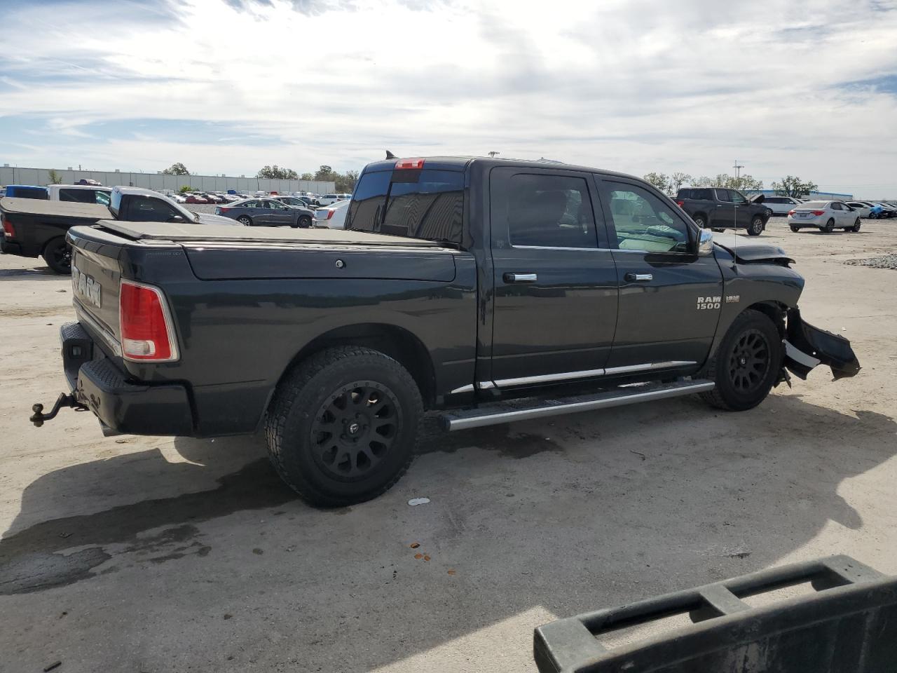 2017 RAM 1500 LONGH - Фото 3