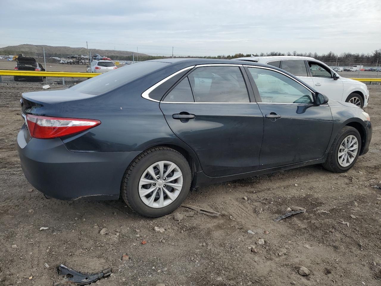 2015 TOYOTA CAMRY LE - Фото 3
