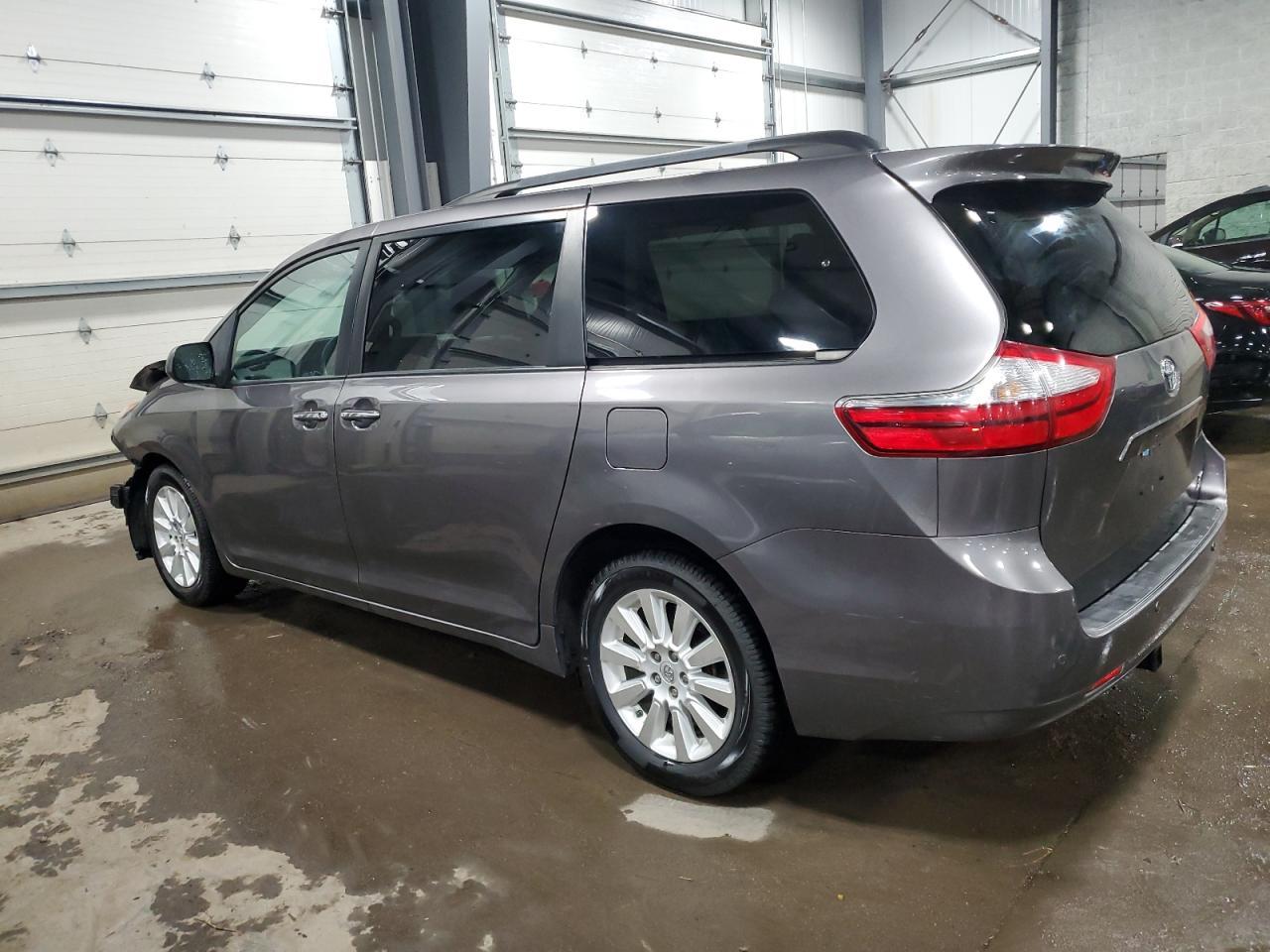 2015 TOYOTA SIENNA XLE - Image 2