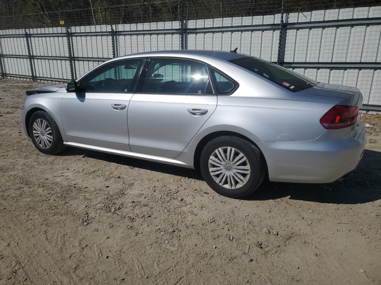 2015 VOLKSWAGEN PASSAT S - Фото 2