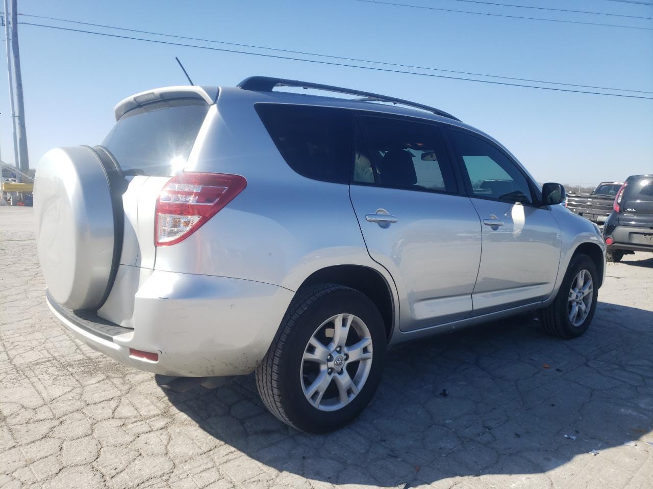 2011 TOYOTA RAV4 - Image 3