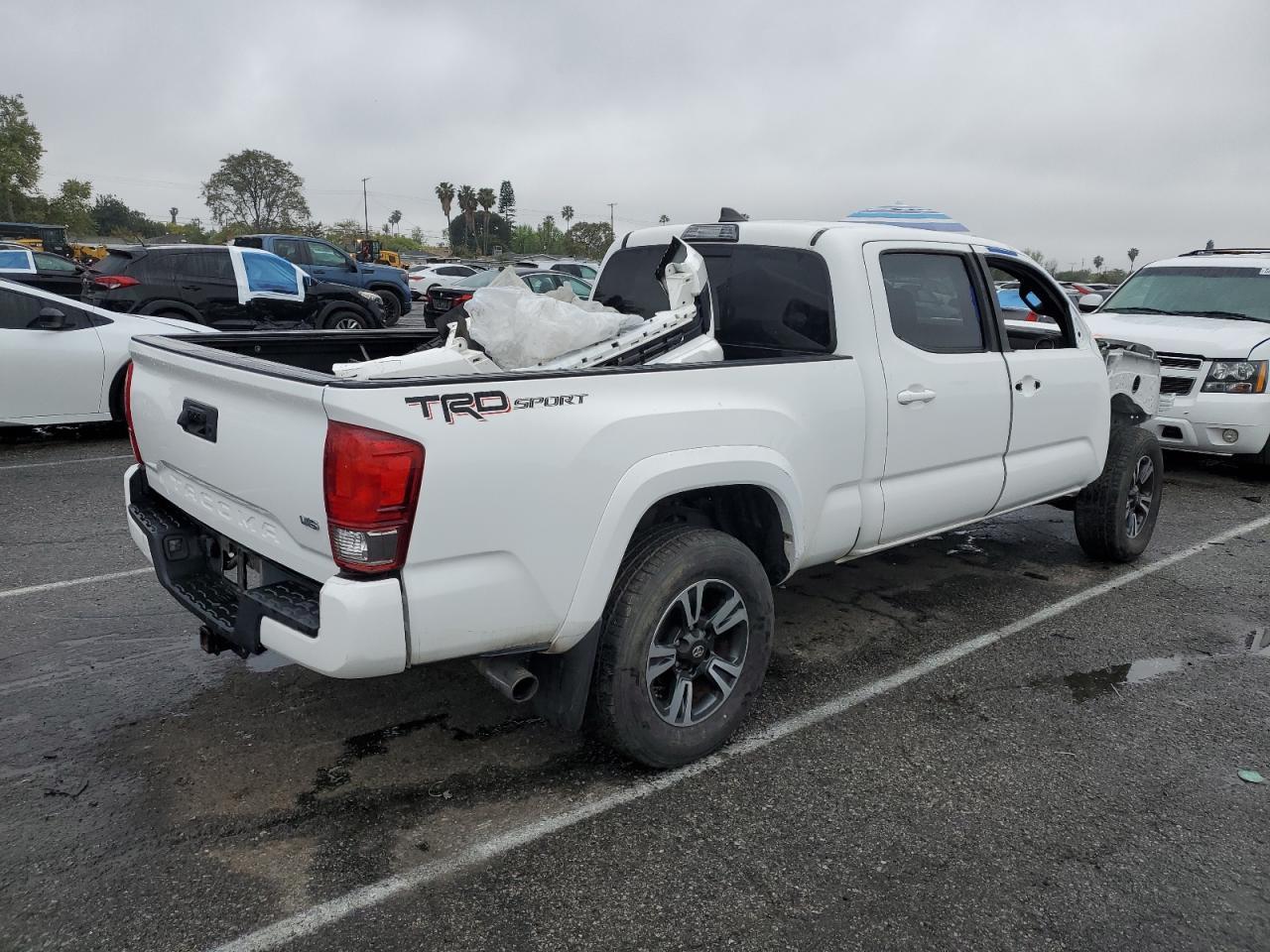 2017 TOYOTA TACOMA DOU - Фото 3