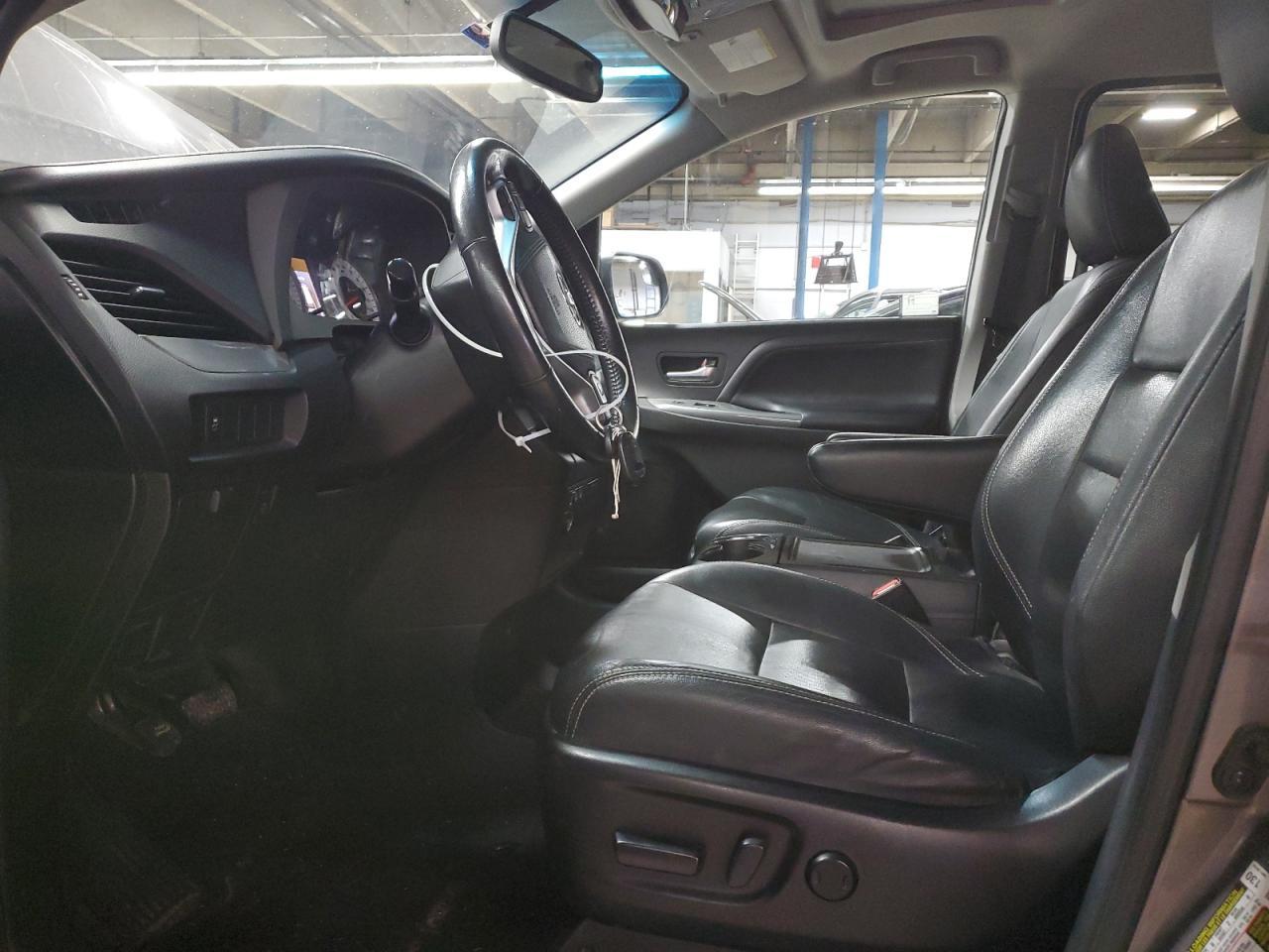 2015 TOYOTA SIENNA SPO - Image 7