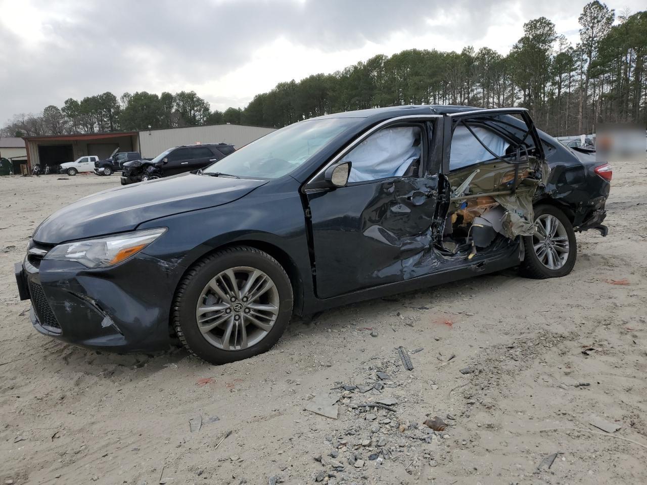 2016 TOYOTA CAMRY LE