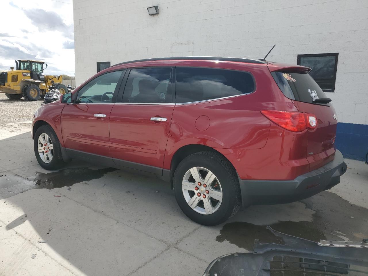 2012 CHEVROLET TRAVERSE L - Image 2