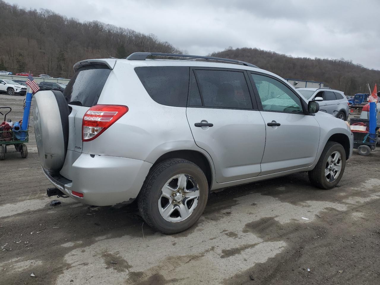 2011 TOYOTA RAV4 - Image 3
