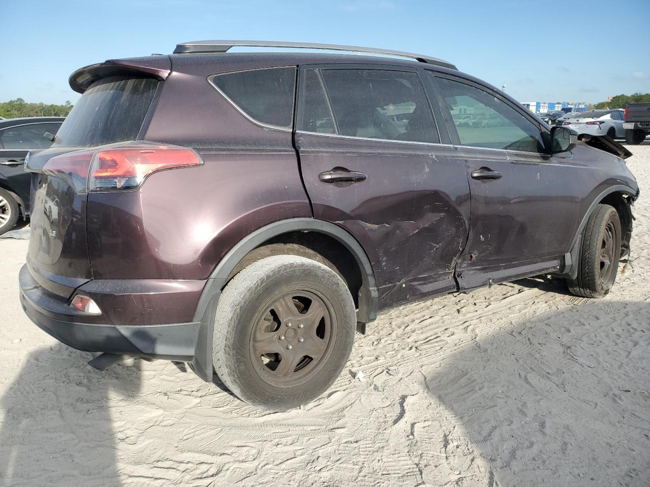 2017 TOYOTA RAV4 LE - Фото 3