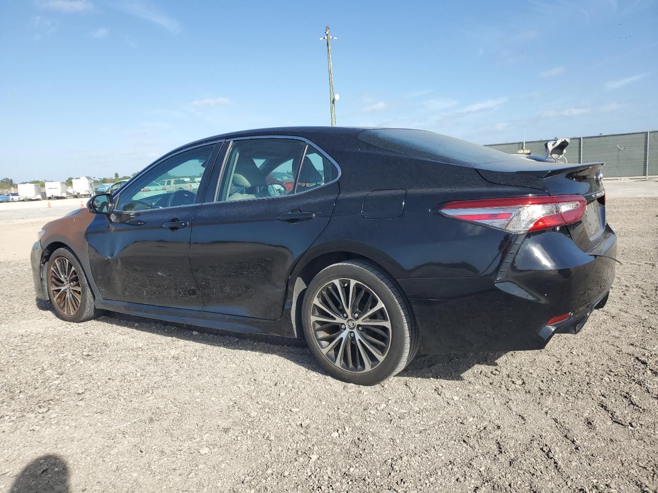 2018 TOYOTA CAMRY L - Фото 2