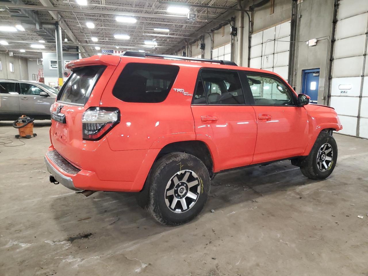 2024 TOYOTA 4RUNNER SR - Фото 3