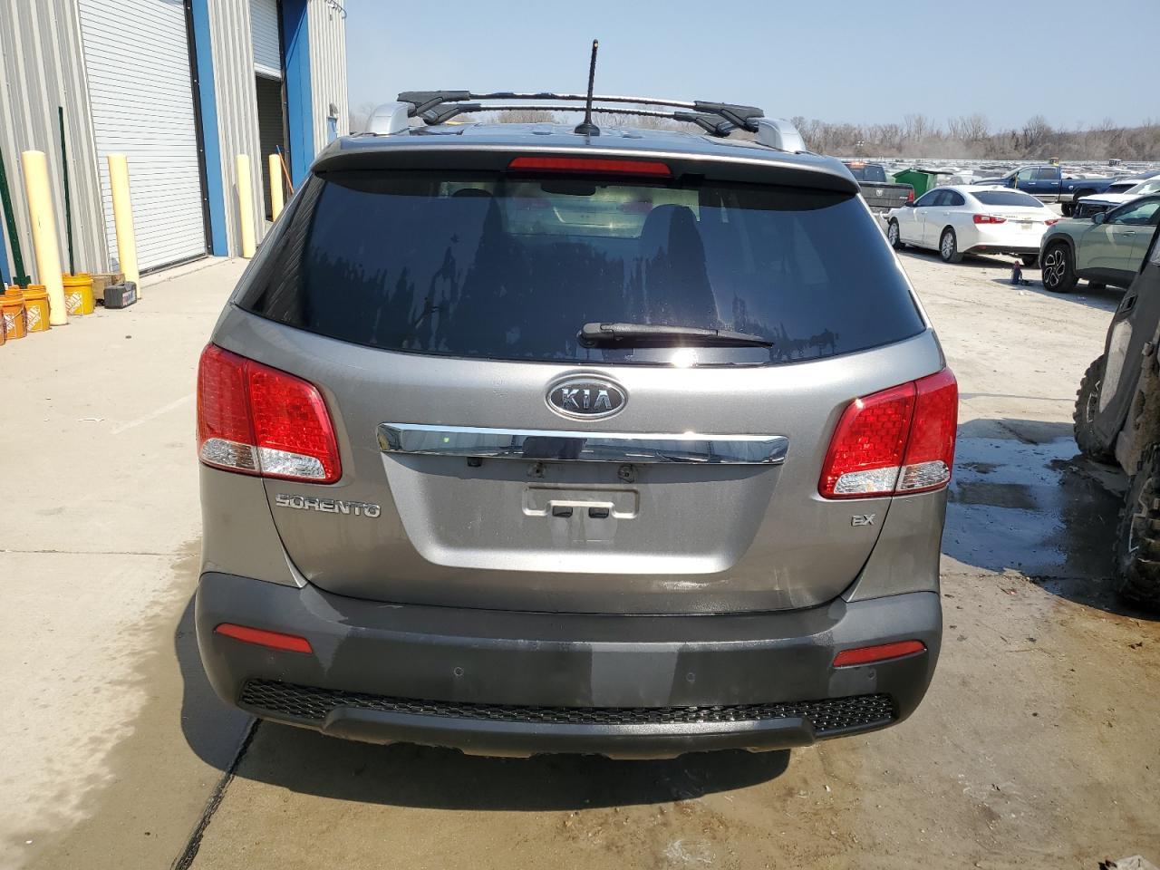 2012 KIA SORENTO EX - Image 6