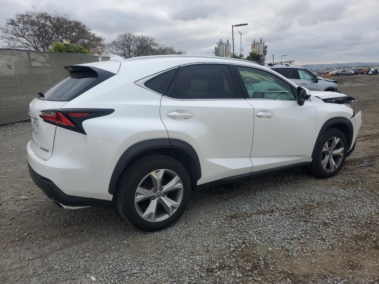 2017 LEXUS NX 200T BA - Фото 3