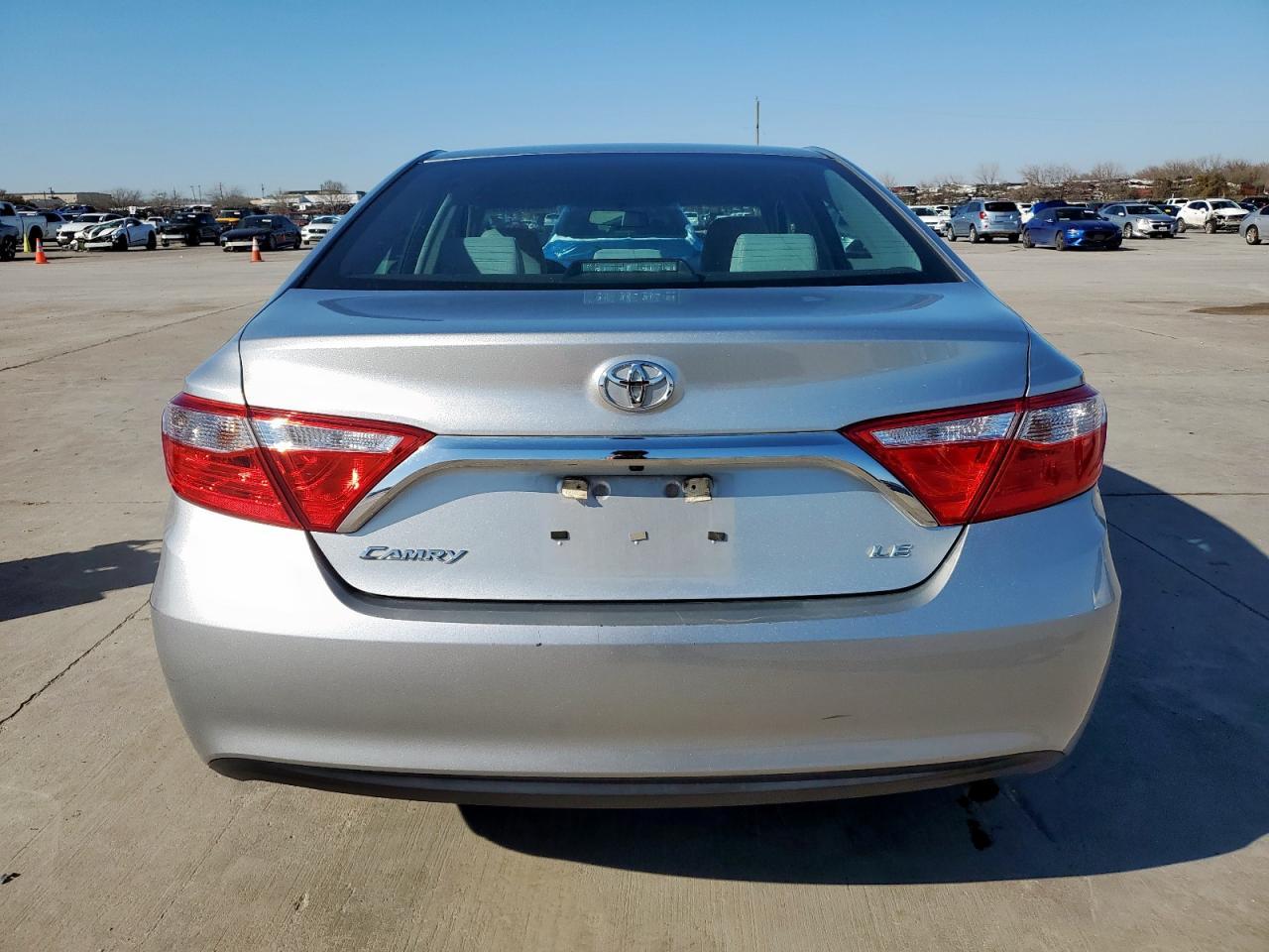 2015 TOYOTA CAMRY LE - Фото 6