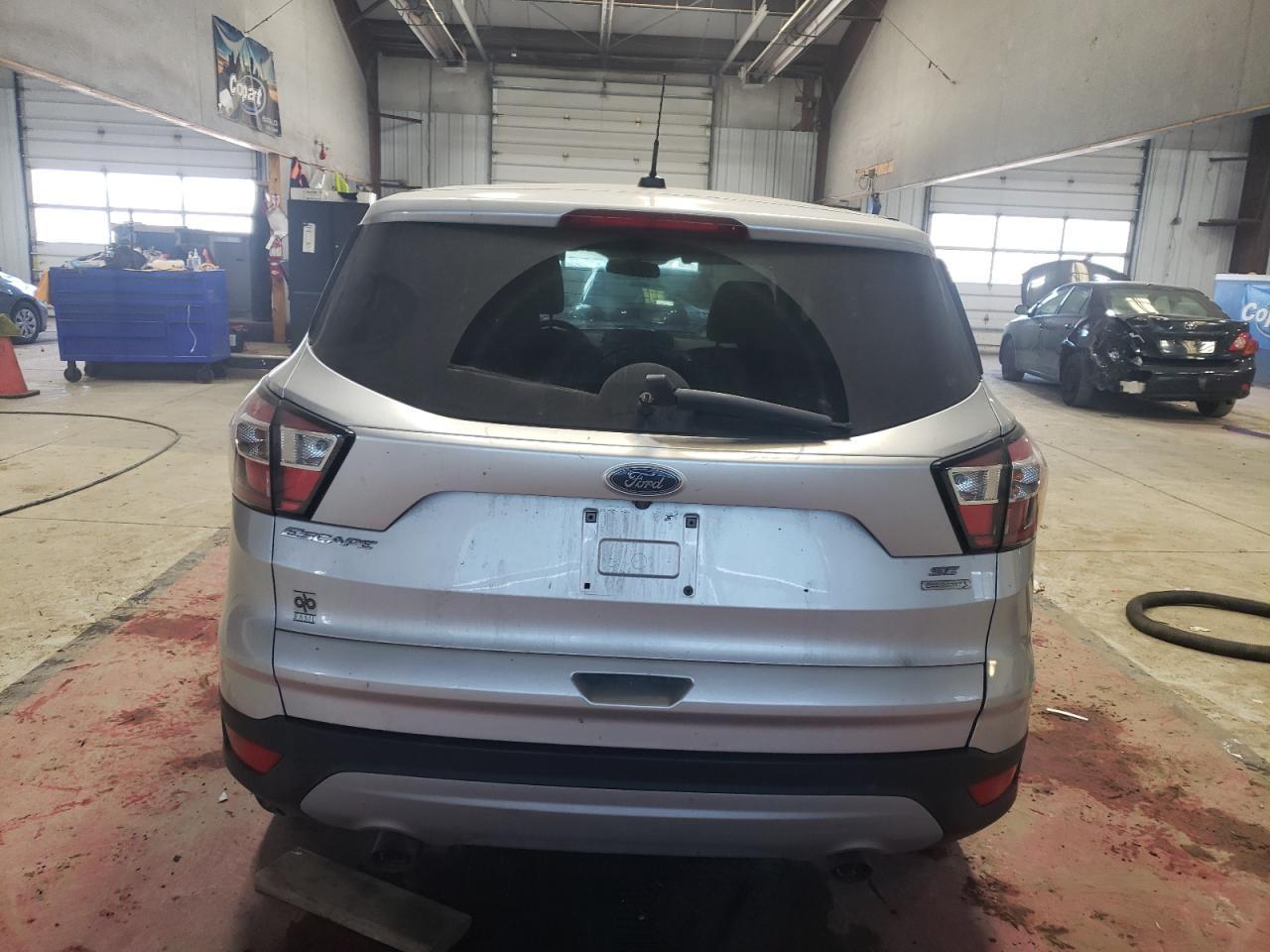 2017 FORD ESCAPE SE - Фото 6