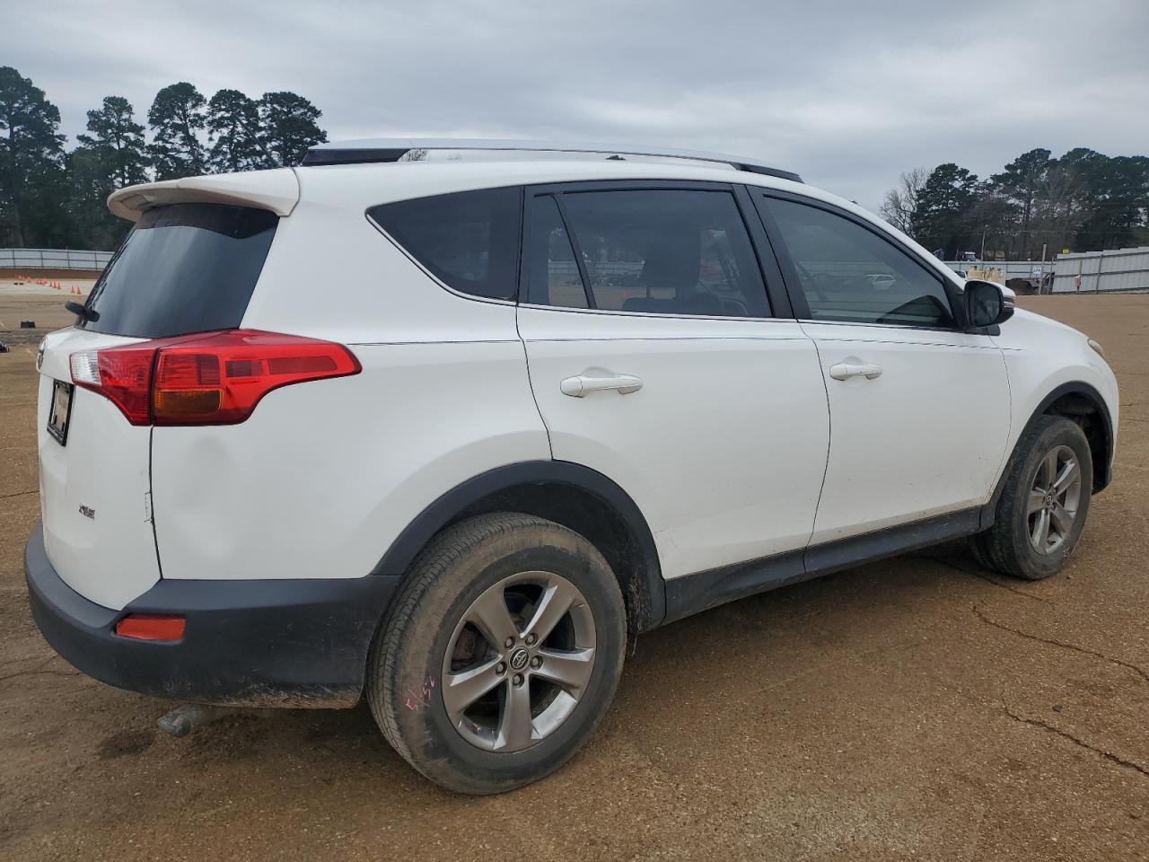 2015 TOYOTA RAV4 XLE - Image 3