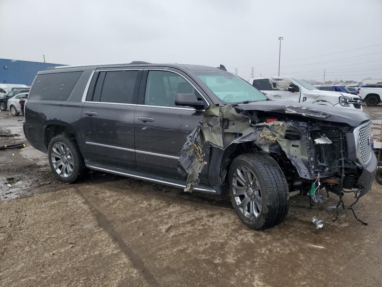 2016 GMC YUKON XL D - Image 4