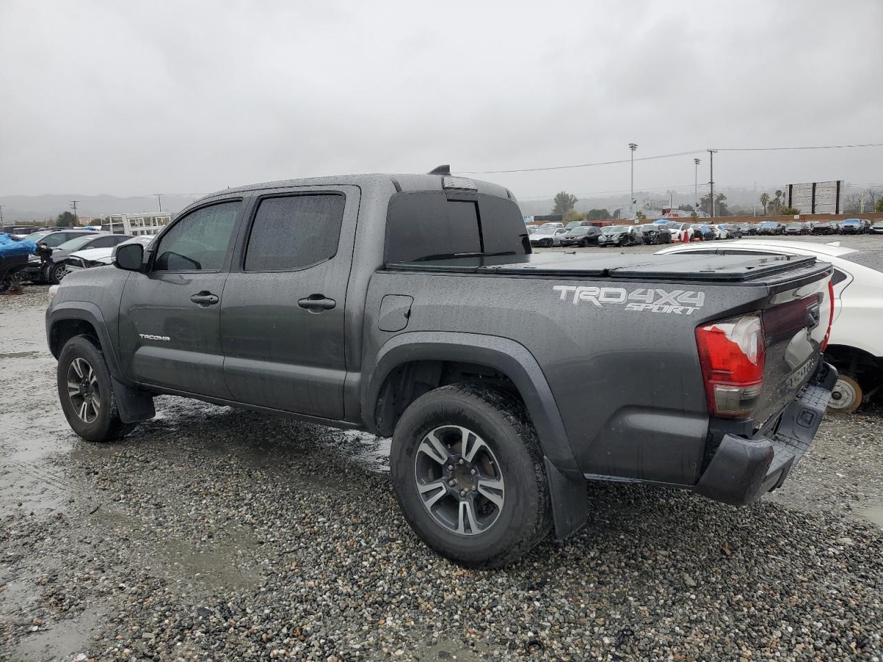 2017 TOYOTA TACOMA DOU - Фото 2