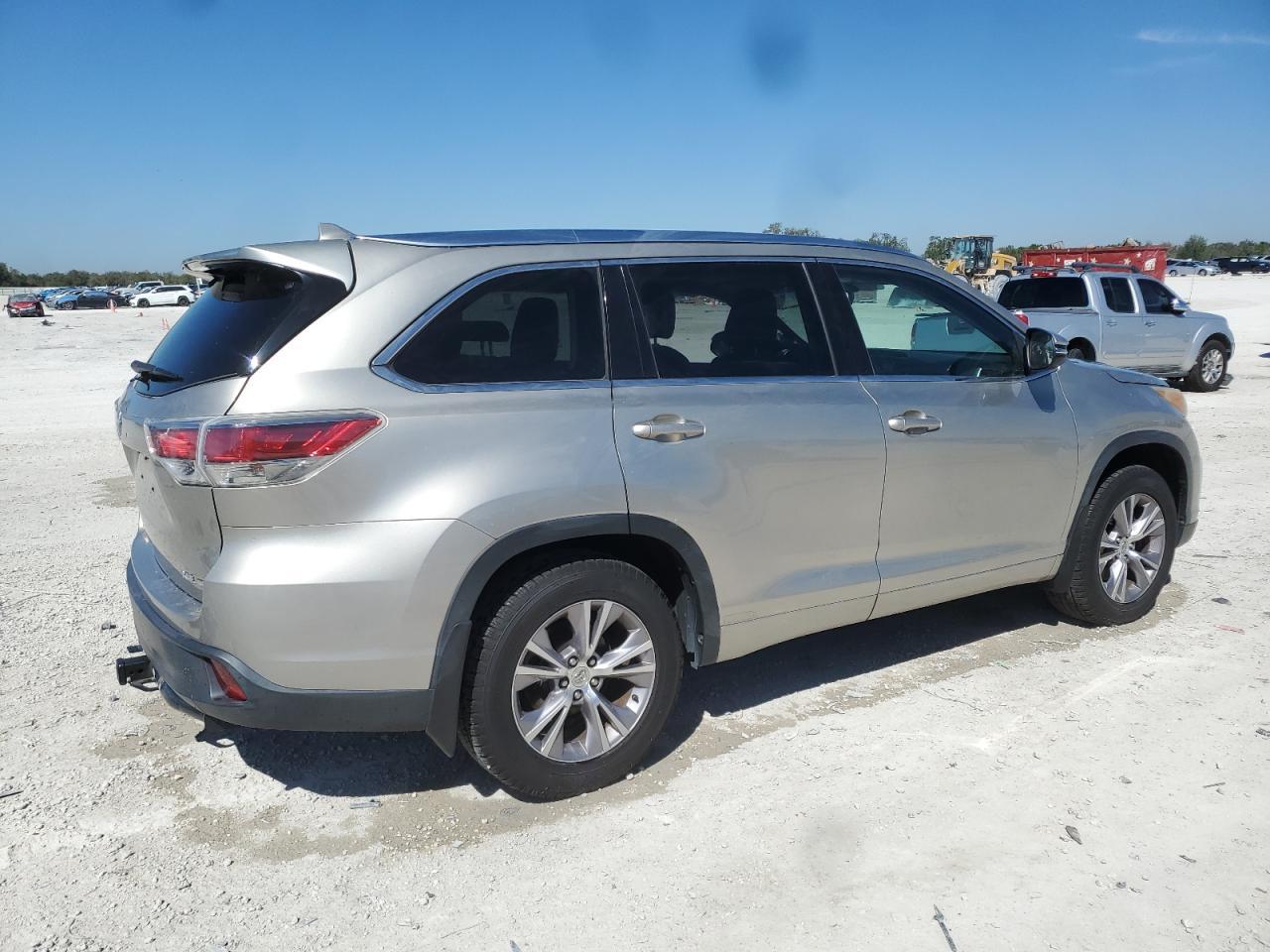 2015 TOYOTA HIGHLANDER - Фото 3