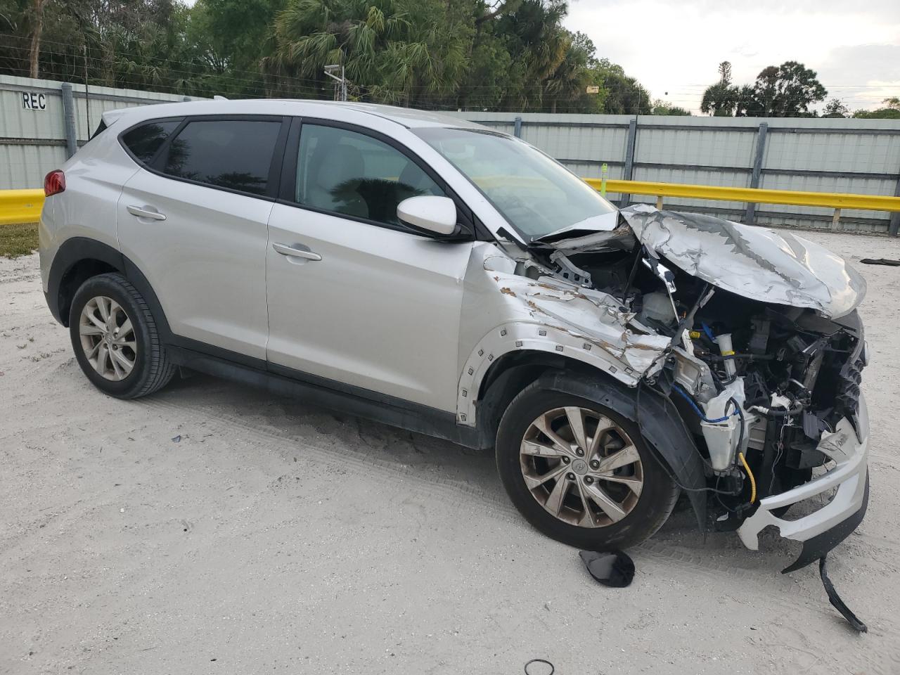 2019 HYUNDAI TUCSON SE - Фото 4