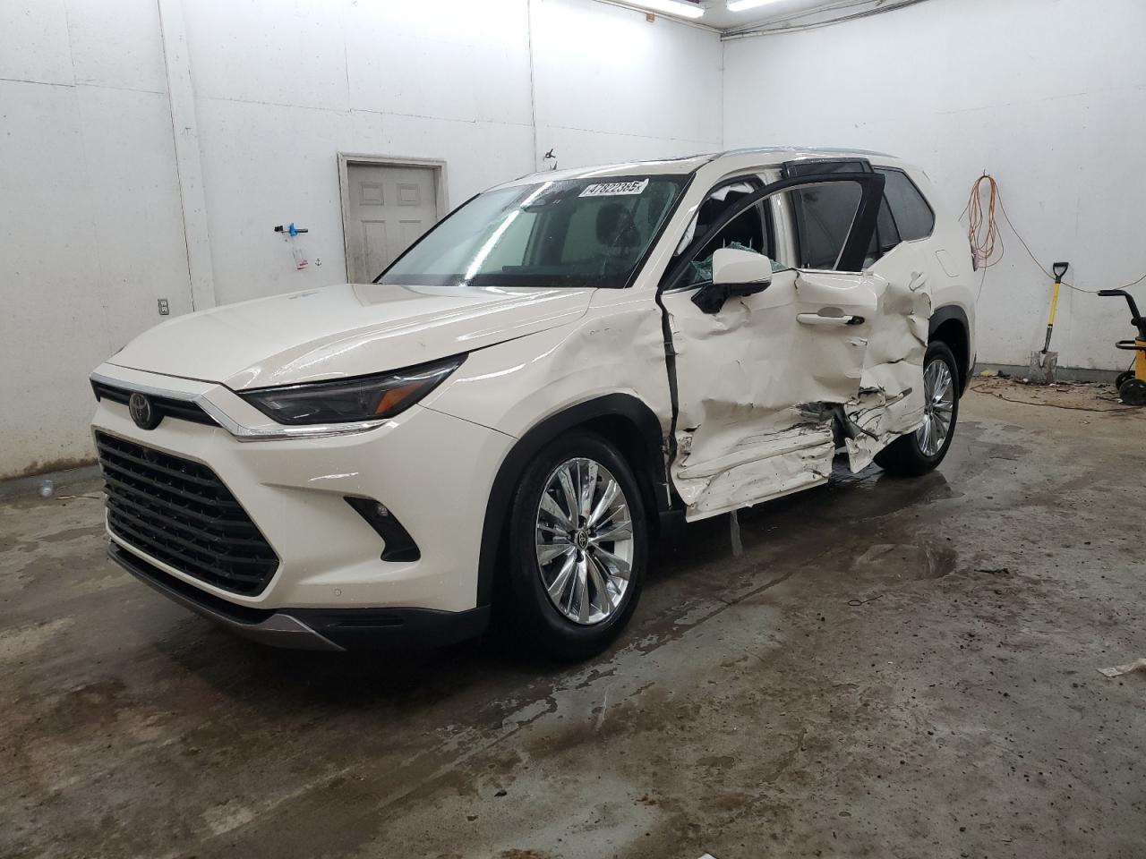 2024 TOYOTA GRAND HIGH