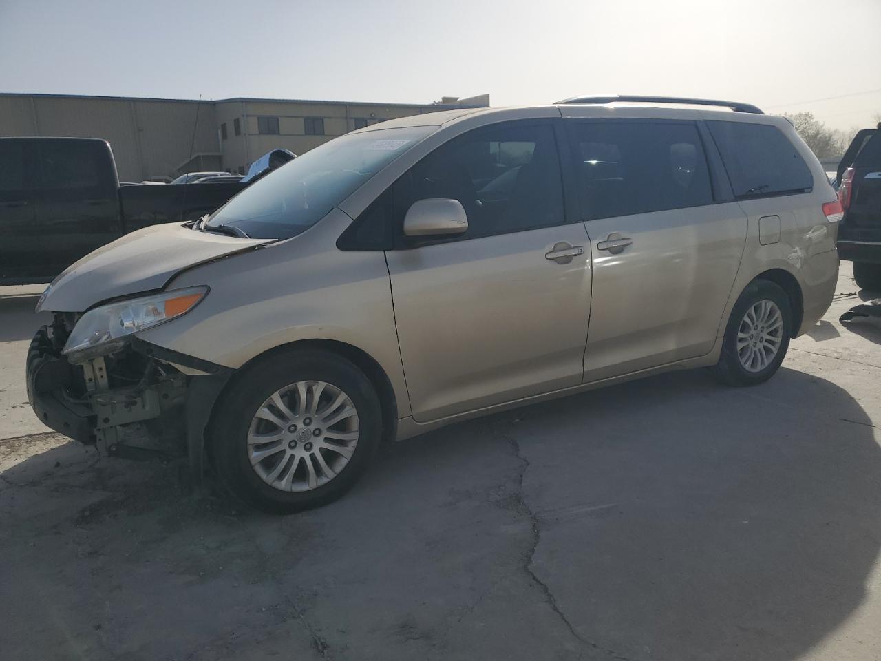 2011 TOYOTA SIENNA XLE