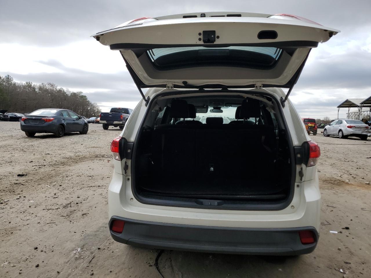 2019 TOYOTA HIGHLANDER - Image 6