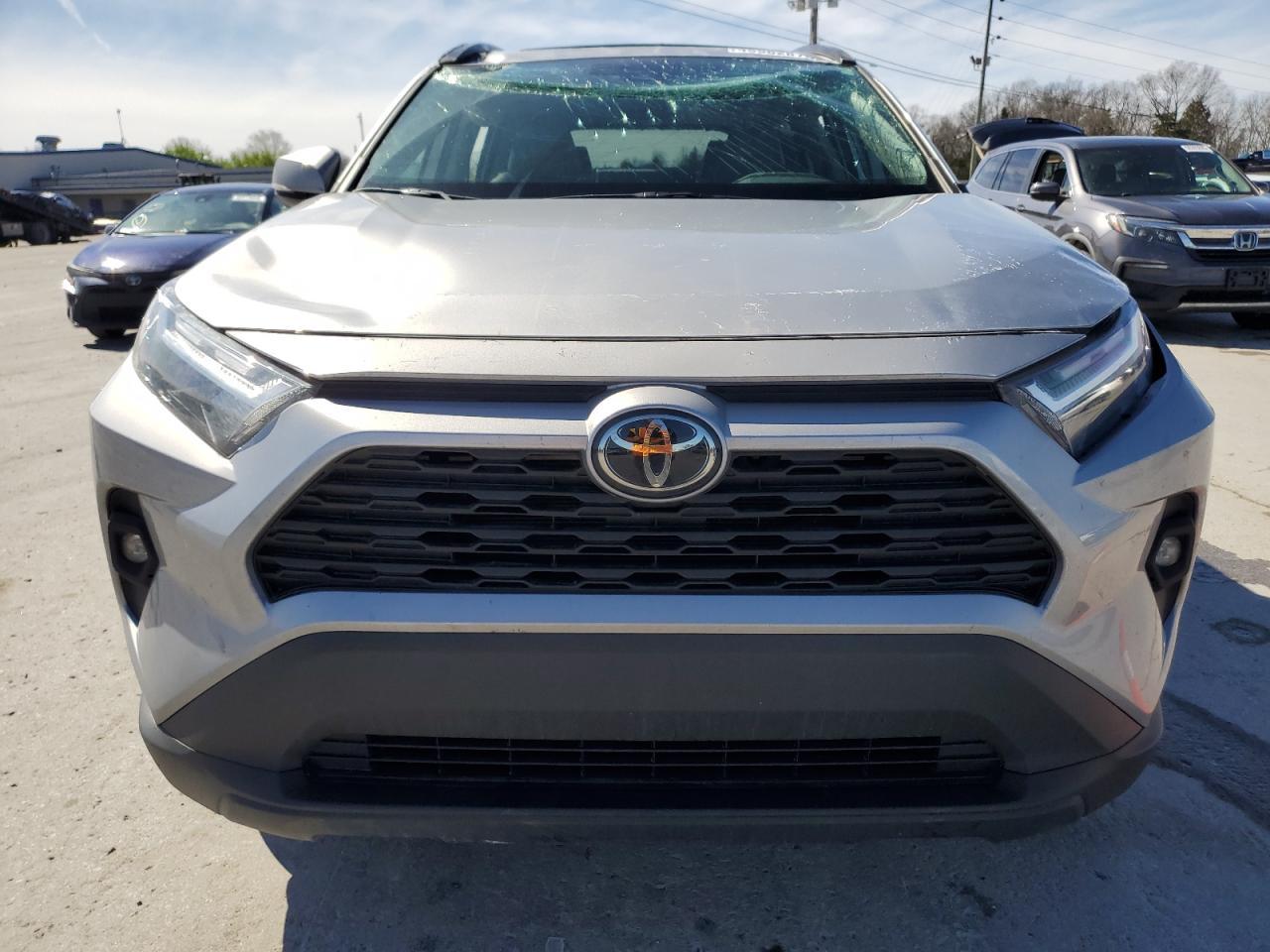 2024 TOYOTA RAV4 XLE P - Фото 5