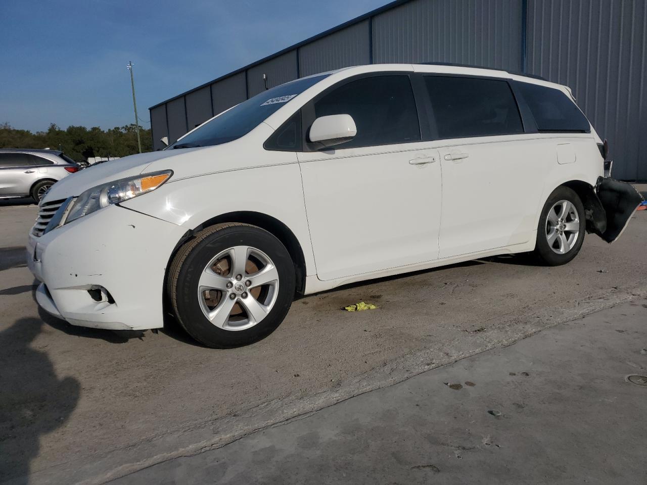 2015 TOYOTA SIENNA LE