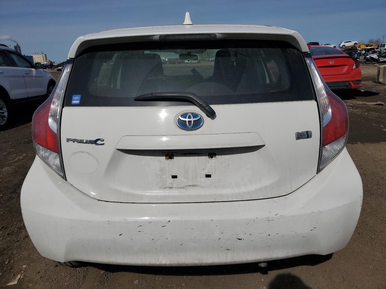 2016 TOYOTA PRIUS C - Image 6