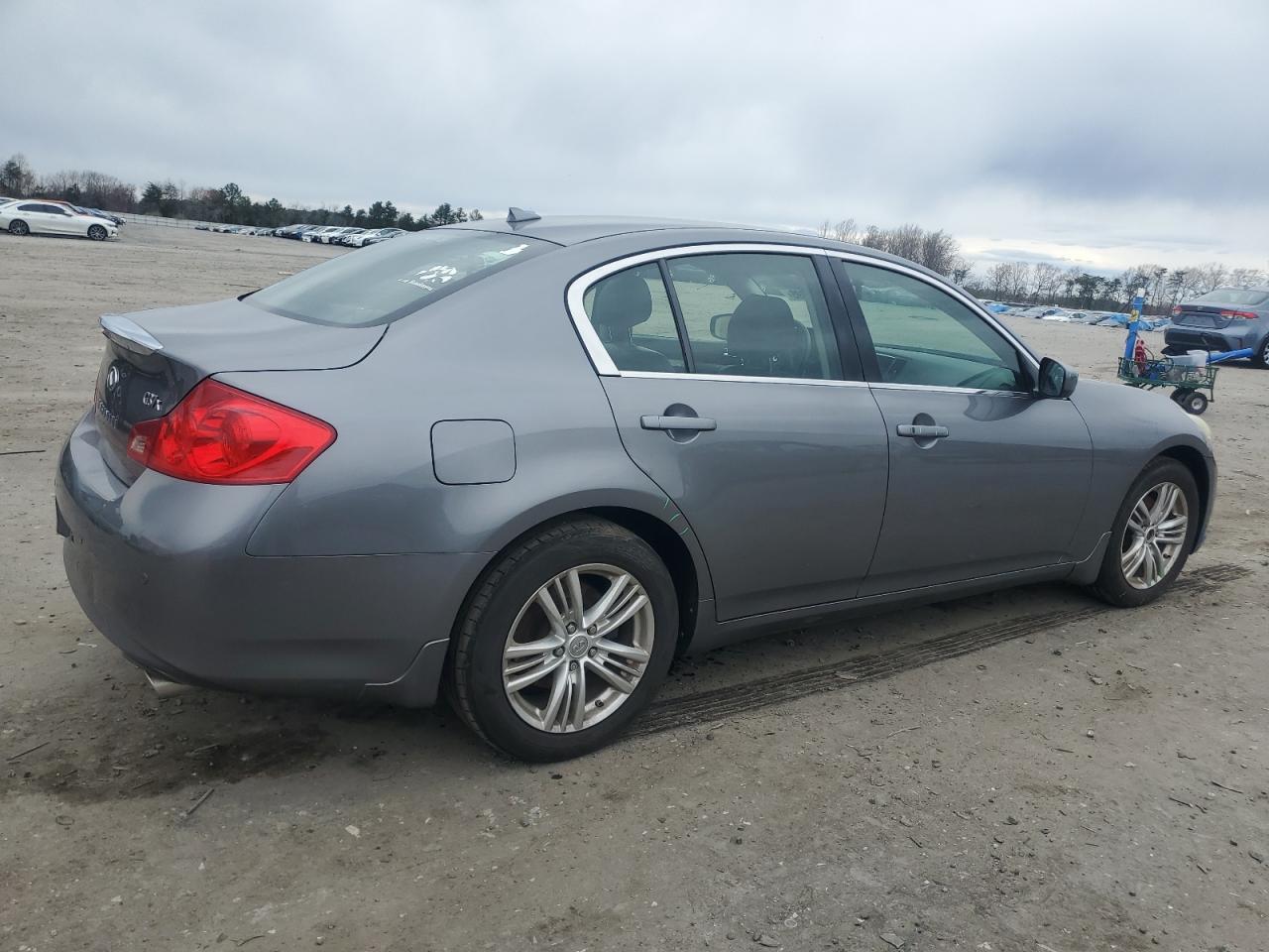 2011 INFINITI G37 - Фото 3