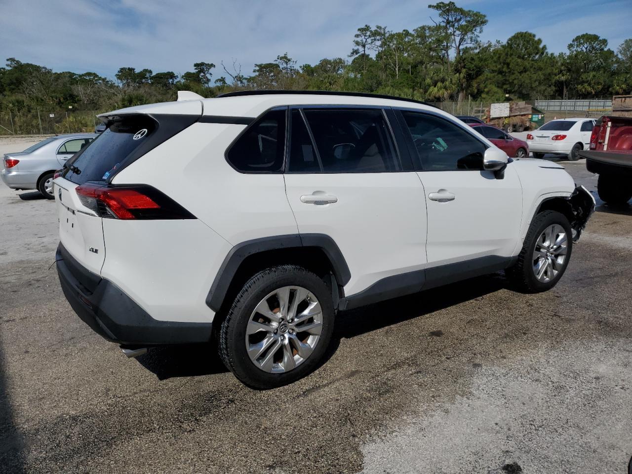 2019 TOYOTA RAV4 XLE P - Image 3
