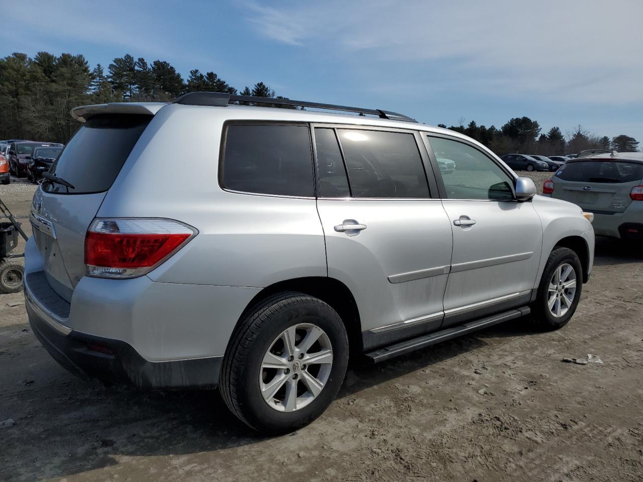 2012 TOYOTA HIGHLANDER - Image 3