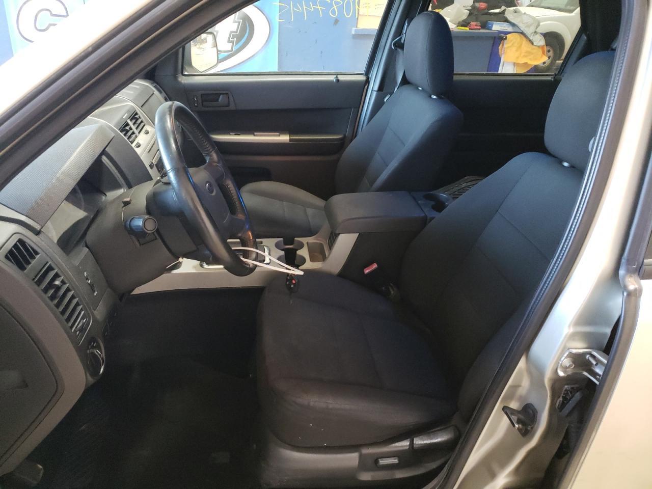 2010 FORD ESCAPE XLT - Image 7