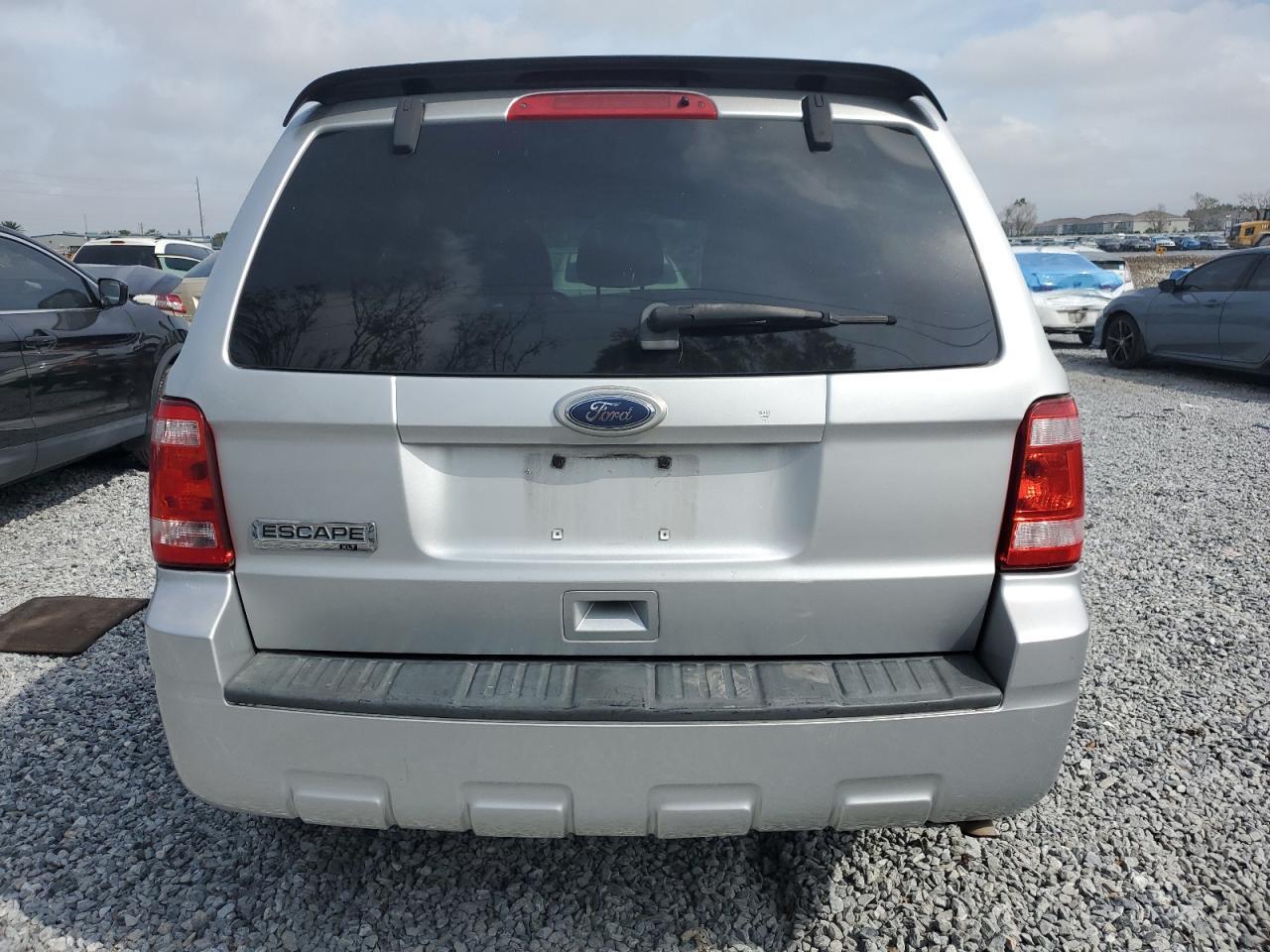 2010 FORD ESCAPE XLT - Image 6