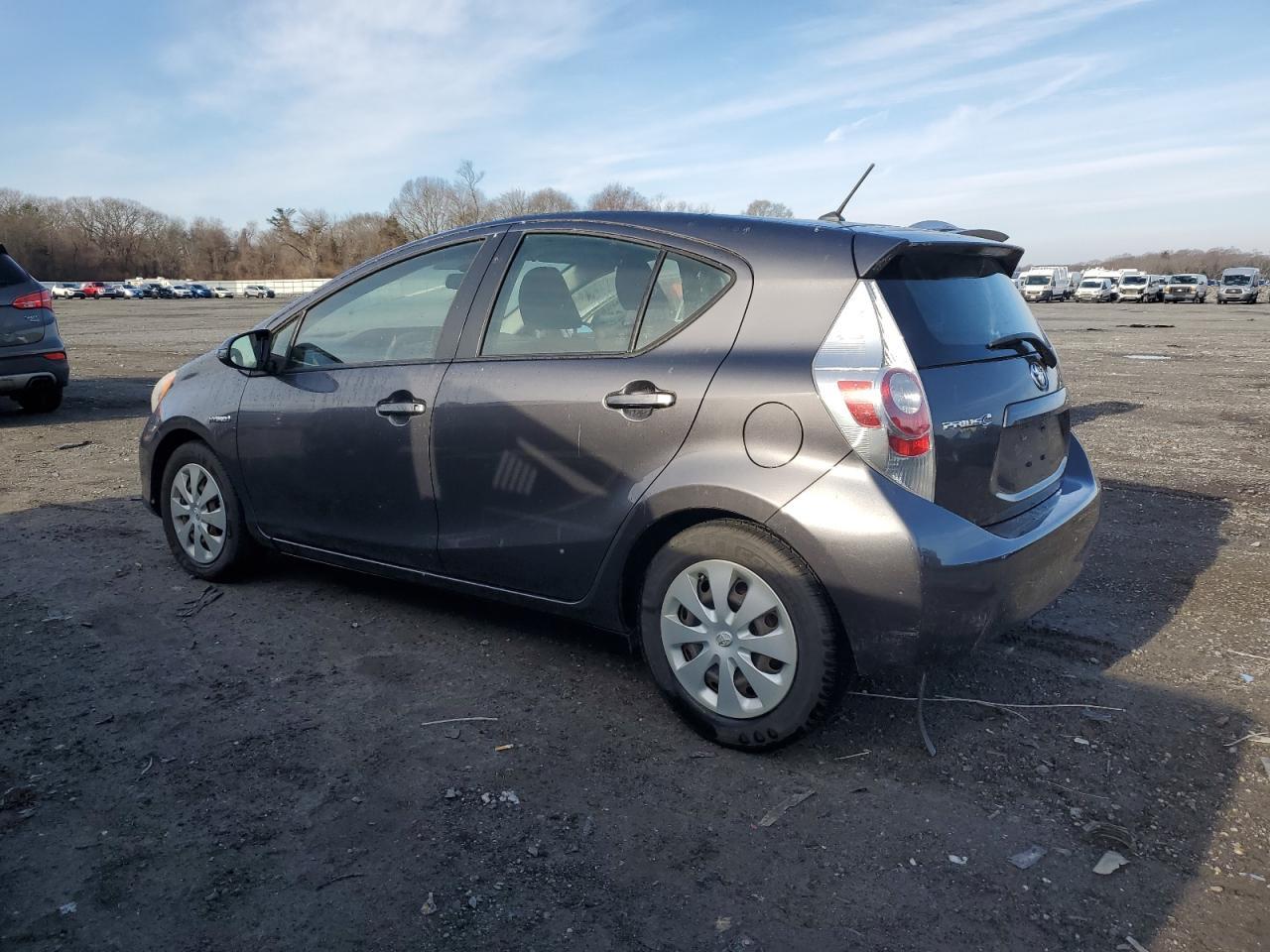 2013 TOYOTA PRIUS C - Фото 2