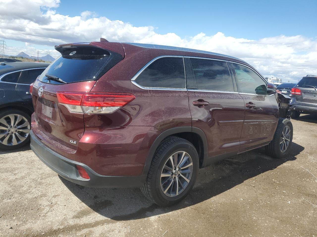 2019 TOYOTA HIGHLANDER - Фото 3