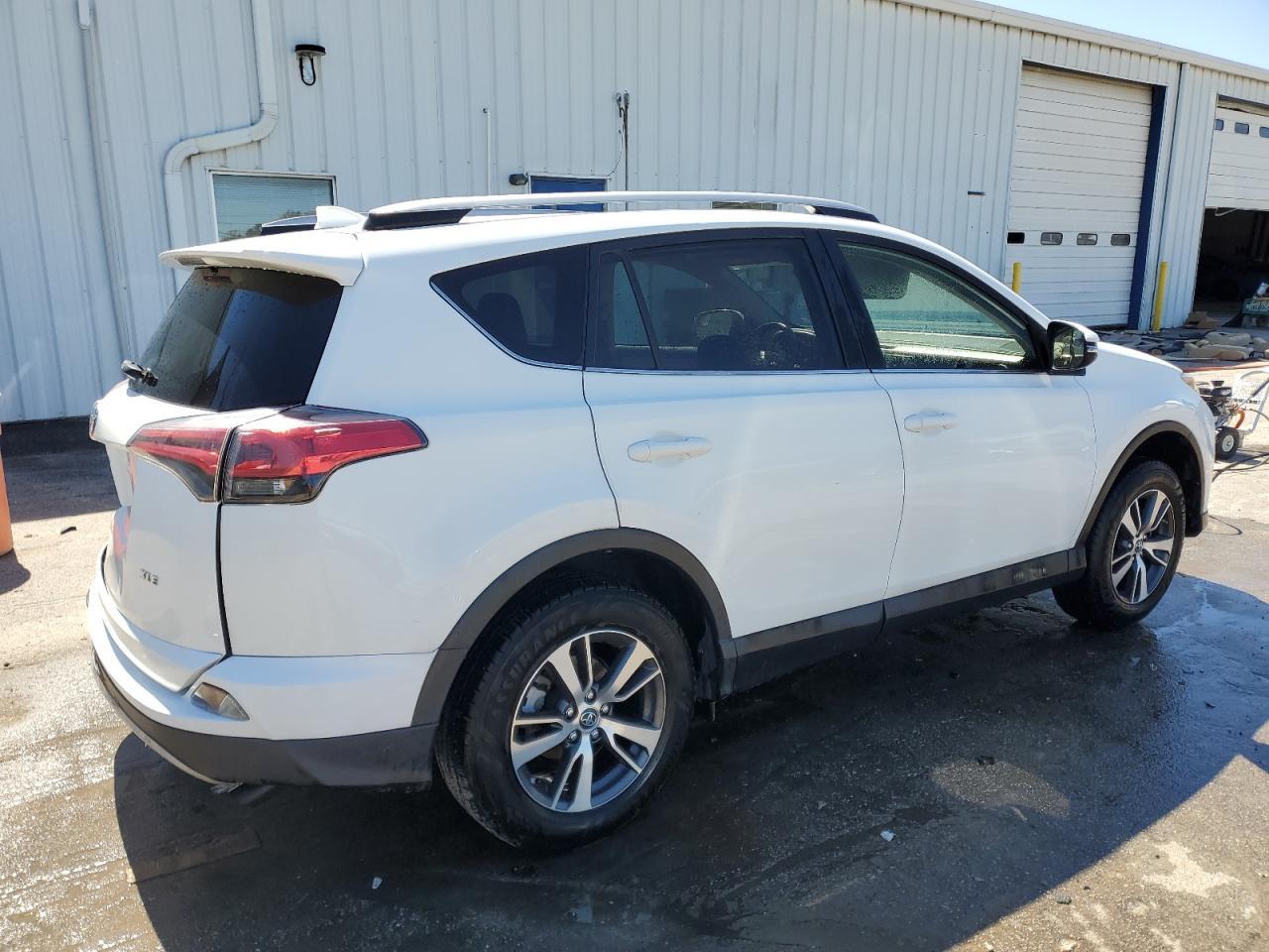 2017 TOYOTA RAV4 XLE - Image 3