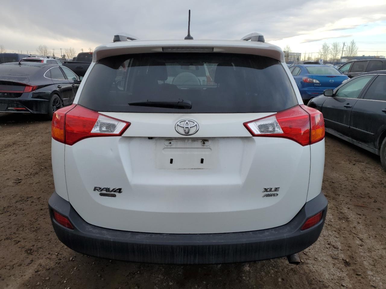 2015 TOYOTA RAV4 XLE - Image 6