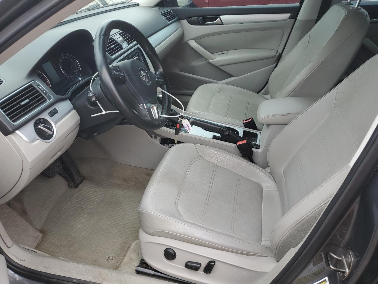 2013 VOLKSWAGEN PASSAT SE - Image 7